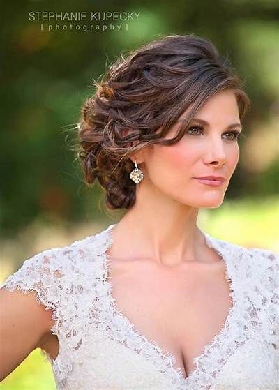 Mother Of The Groom Hairstyles, Wedding Hairstyles For Medium Hair ... Hair Ideas Wedding, Wedding Jewelry Ideas, Groom Hair Styles, Bridal Hair Ideas, Mother Of The Bride Hairdos, Mother Of The Groom Hairstyles, Sanggul Modern, Wedding Hairstyles For Medium Hair, Mother Of The Bride Hair