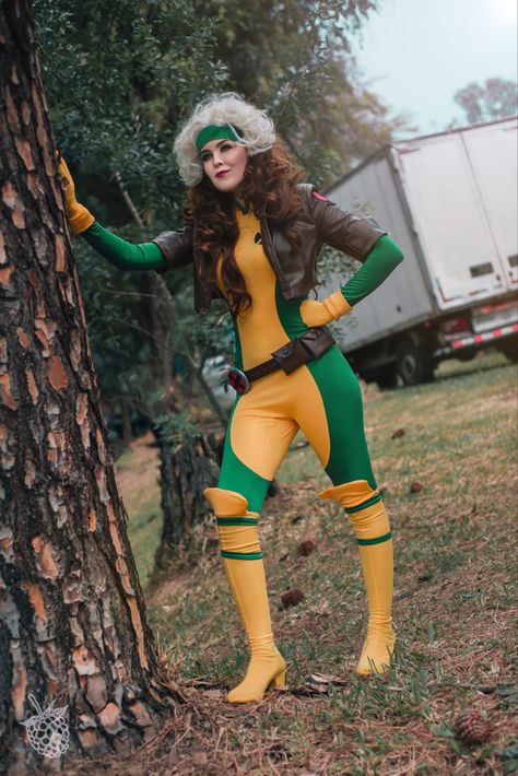 Rogue cosplay from X-Men Justice League, Dazzler Cosplay, Rogue Costume, Rogue Cosplay, Costume Inspirations, Cosplay Characters, X Men, Crossover, The Past