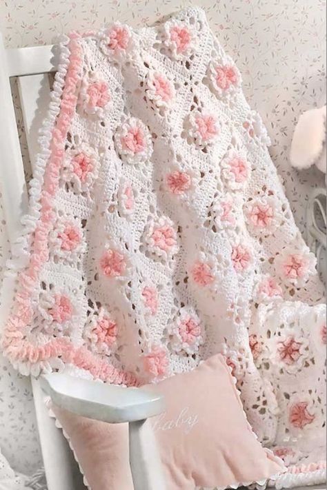 Floral Crochet Baby Blanket - Crochet Pattern Ruffled Baby Blanket, Modern Haken, Crochet Quilt Pattern, Crochet Blanket Tutorial, Granny Square Haken, Floral Baby Blanket, Crochet Blanket Pattern Easy, Crochet Stitches For Blankets, Crochet Blanket Designs