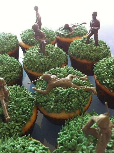 Master Chief Birthday Party Ideas, Army Themed Birthday, Soldier Party, Deployment Party, Army Cake, Army Birthday Parties, Cupcakes For Men, Camo Party, Camo Birthday