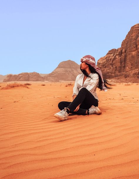 a girl in the wadi rum desert Desert Photo Ideas Instagram, Desert Inspired Outfits, Desert Photo Shoot Ideas, Desert Pose Ideas, Wadi Rum Photography, Wadi Rum Photo Ideas, Poses In Desert, Wadi Rum Outfit, Desert Pictures Ideas