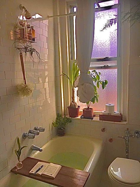 Indie Aesthetic Bathroom, Indie Bathroom Aesthetic, Indie Bathroom Ideas, Aestethic Bathroom, Indie Bathroom, Aesthetic Bathrooms, Bathroom Ideas Aesthetic, Aesthetic Bathroom, Apartment Aesthetic