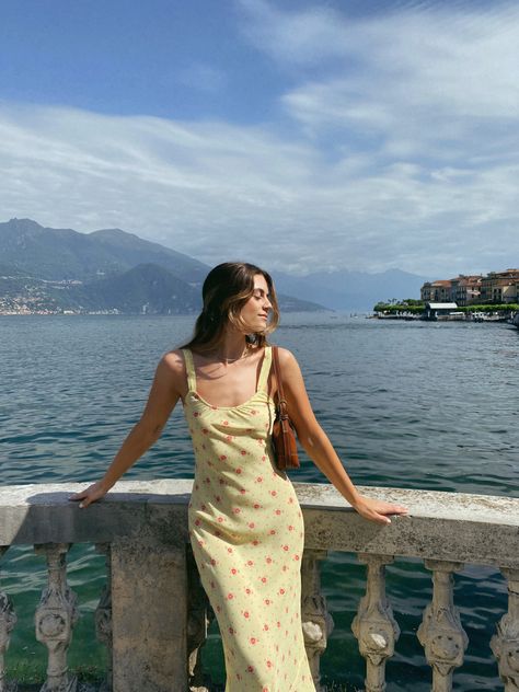 Lake Como Summer Outfit, Como Italy Photo Ideas, Lake Como Summer Aesthetic, Italy Aesthetic Fall, Lake Como Outfits Summer, Lake Como Aesthetic Outfits, Lake Como Pictures, Como Lake Outfit, Lake Como Dress