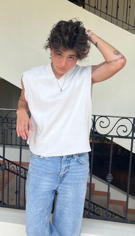 Mattie Westbrouck Outfits, Masc Style Women Summer, Masc Woman Outfit, Non Binary Summer Outfits, Masc Women Aesthetic, Transmasc Fashion, Gay Girl Outfits, Queer Fashion Women, Masculine Outfits For Women