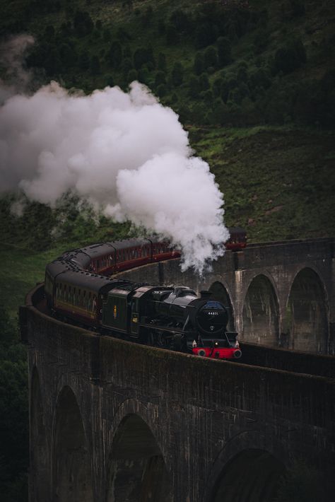 Zug, Harry Potter Film Locations, Glenfinnan Viaduct, Harry Potter Places, Harry Potter Train, Harry Potter Locations, Harry Potter London, Harry Potter Filming Locations, The Hogwarts Express