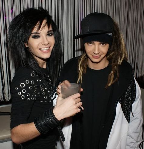 Bill & Tom Kaulitz!!! Bill And Tom Kaulitz Twincest, Tom Kaulitz And Bill Kaulitz, Bill And Tom Kaulitz, Tom And Bill Kaulitz, Tom And Bill, Celebrity Twins, 00s Nostalgia, Kaulitz Twins, I Fall To Pieces