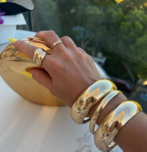 Queen. on Tumblr Meusum Aesthetic Outfits, Sade Girls Aesthetic Jewellery, Mixed Metal Jewelry Stack, Chunky Gold Jewelry Aesthetic, Jewelry Black Women, Sade Style, Gold Jewellery Aesthetic, Thick Jewelry, Chunky Gold Jewelry