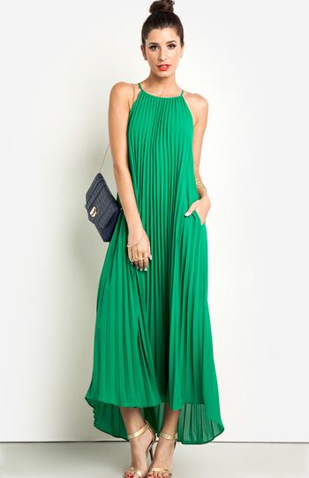 Palm Springs Paradise | DAILYLOOK Green Pleated Dress Outfit, Green Dress Styling, Green Maxi Dress Outfit, Green Dress Look, Pleated Dress Outfit, Green Flowy Dress, Kelly Green Dress, Green Summer Dress, Green Dress Outfit