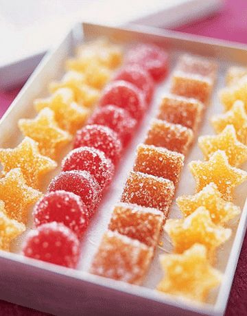 Home made jelly candy... Munnar, Homemade Food Gifts, Desserts Aux Fruits, Candy Recipes Homemade, Fruit Jelly, Edible Gifts, Homemade Candies, Christmas 2020, Homemade Christmas