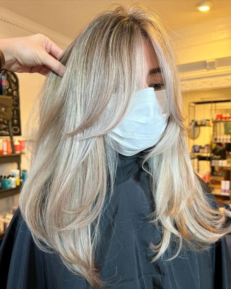 Chin-Length Curtain Bangs Haircut Selfie, Photo Hijab, Long Shiny Hair, Vlasové Trendy, Bangs With Medium Hair, Cute Hairstyle, Blonde Hair Inspiration, Selfie Photo, Blonde Hair Looks