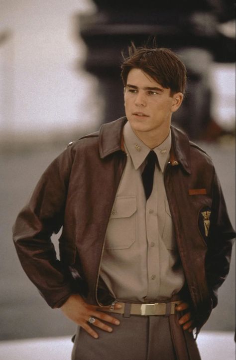 Josh Hartnett As Catp. Danny Walker in Pearl Harbor (2001) Danny Walker, Pearl Harbor Movie, Josh Hartnett, 90s Men, Pearl Harbor, Men In Uniform, White Boys, Dream Guy, Pretty Men