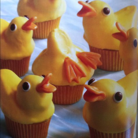 Tooo cute Ducks cupcakes! great for a baby shower Essen, Duck Cupcakes, Duck Cake, Funny Birthday Cakes, Tea Party Theme, Cute Snacks, Shower Themes, Cupcake Ideas, Cute Clay