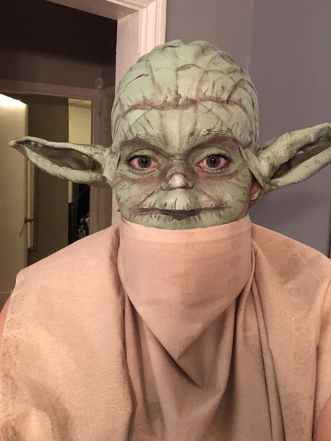 Star Wars Party Costumes, Funny Star Wars Costumes, Yoda Costume Women's, Easy Star Wars Costumes Diy, Bald Costume Ideas, Diy Yoda Costume, Starwars Halloween Costumes, Star Wars Inspired Makeup, Yoda Makeup