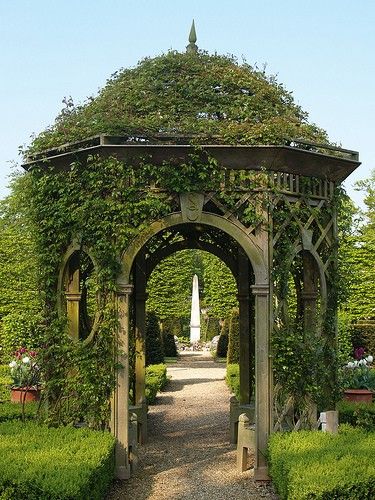 Formal Gardens, Garden Structures, Garden Vines, Garden Gazebo, The Secret Garden, Gorgeous Gardens, Dream Garden, Garden Inspiration, Secret Garden