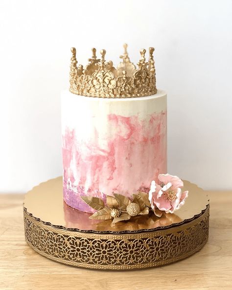 Cake Queen Birthday, Queen Cake Ideas, Queen Cake Design, Glam Birthday Cake, Queen Birthday Cake, Cake With Crown, Birthday Cake Crown, Princess Theme Cake, Queens Birthday Cake