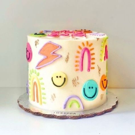 Preppy birthday party inspo pink Good Vibes Cake Ideas, Smiley Face Lightning Bolt Cake, It’s A Vibe Birthday, Fun Cakes Aesthetic, Preppy Birthday Party Inspiration, Cute Cake Ideas Easy Simple, Birthday Theme 22 Years Old, Hippy Cakes Birthdays, Fun Decorated Cakes