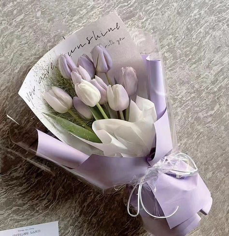 Purple And White Tulip Bouquet, Purple Tulip Wedding Bouquet, Tulips Purple Bouquet, Tulip Bridal Bouquet Brides, Tulips And Lavender Bouquet, Purple Bouquet Aesthetic, Light Purple Flower Bouquet, Purple Flower Bouquet Aesthetic, Light Purple Tulips