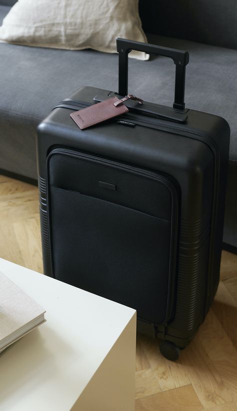 Sustainable travel suitcase by NORTVI. Get your travel gear now and get ready for your trip away. Big Travel Bag, Luggage Essentials, Adventure Places, Big Suitcases, Designer Suitcases, Travel Suitcases, Travel Baggage, Cute Suitcases, Suitcase Organization