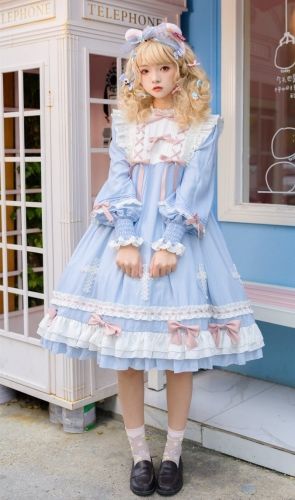 Lolita Dress Girl, Lolíta Dress, Lotia Dresses, Kawaii Dresses, Harajuku Dress, Lolita Outfit, Gaun Abad Pertengahan, Dress Kawaii, Frilly Dress