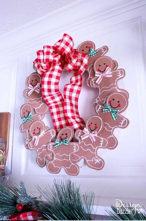 Gingerbread Man Wreath, Christmas Wreath Designs, Easy Gingerbread, Christmas Wreath Craft, Gingerbread Diy, Gingerbread Man Christmas, Gingerbread Christmas Decor, Cheap Christmas Diy, Gingerbread Decorations