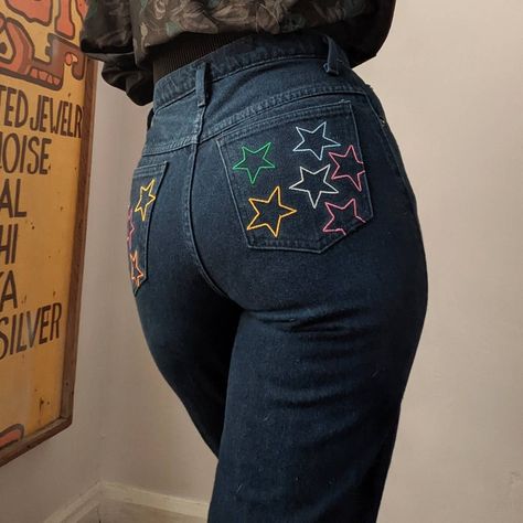 Reworked Embroidered Back Pocket Star Jeans Couture, Upcycling, Pant Pocket Painting, Jeans Back Pocket Embroidery, Star Embroidery Jeans, Painting On Jeans Pocket, Swaggy Pants, Bleach Painted Clothes, Star Pocket Jeans