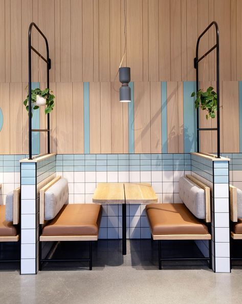 Materials And Colors Were Chosen To Reflect The Coastal And Mountainside Setting Of This Fast Casual Restaurant Restaurant Booth Seating, Booth Seat, Bar Restaurant Design, Casual Restaurant, Café Design, Restaurant Booth, Architecture Restaurant, Doner Kebab, Cafe Seating