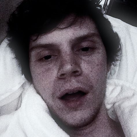 Actors & Actresses, Evan Peters, Evan Peters Selfie, Evan Thomas, Horror Story, American Horror, American Horror Story, Cutie Patootie, Selfies