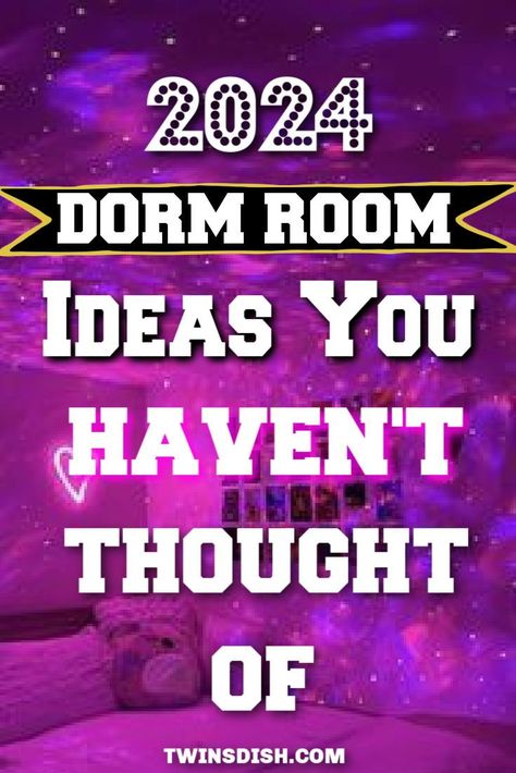 The best hacks and dorm room decor tips for any college student to have the perfect dorm ROOM freshman year IN 2024 Dorm Room Hacks Freshman Year, Triple Dorm, Cozy Dorm Room Ideas, College Dorm Door, Dorm Decorating Ideas, Dorm Room Setup, College Dorm Room Organization, Dorm Room Decorations, Dorm Room Lights