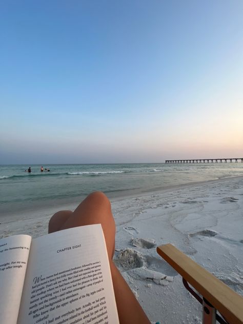 Book Reading Aesthetic, Reading Beach, Beach Reads, Vision Board Pictures, Beach Relax, Reading Aesthetic, Beach Books, Senior Trip, Dream Beach