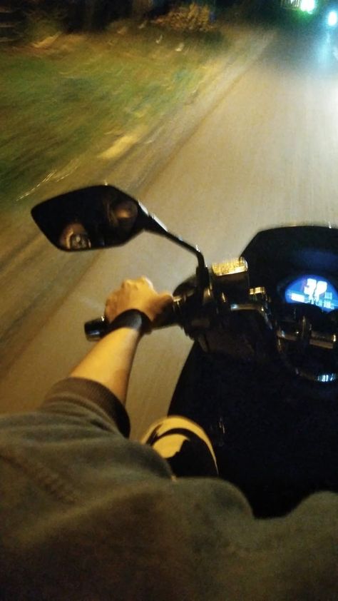 Night ride with someone Scoot Ride Snap, Night Ride With Friends, Night Ride Bike, Night Ride With Boyfriend, Old Friend Quotes, Night Bike Ride, Night Ride, Night Biking, Boys Night