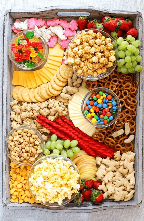 Movie Night Snack Board, Movie Night Food, Types Of Snacks, Kreative Snacks, Movie Night Snacks, Snack Platter, Charcuterie Inspiration, Sleepover Food, Snack Board