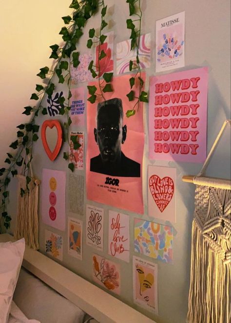 Pink Floral Room Aesthetic, Dorm Room Ideas Brown, Tyler The Creator Room Decor, Brown Dorm Room Ideas, Brown Dorm Room, Dorm Room Inspo Aesthetic, Danish Pastel Outfits, Dorm Room Ideas Cozy, Room Ideas Brown