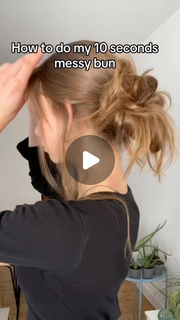 Messy Hair Bun Tutorial, How To Make Messy Bun, Perfect Bun Tutorial, Big Messy Buns, Cute Messy Hairstyles, Low Bun Tutorials, Two Buns Hairstyle, Low Messy Buns, Messy Wavy Hair