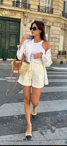 Paris Outfits Summer Night, Italian Summer Night Outfits, Europe 2024 Fashion, Europe Mom Outfits, South Of France Fashion Summer, Euro Girl Outfits, Rich Mom Aesthetic Outfits Summer, Sicilian Summer Outfit, European Classy Outfits