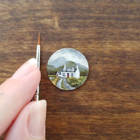 I Create Tiny Oil Paintings On Pennies (63 Pics) Penny Art, Mini Oil Painting, Round Canvas, Coin Art, Daily Exercise, Small Canvas Art, Amazing Drawings, Big Art, Small Canvas