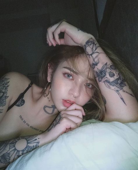 Asian Tattoo Girl, Tattoed Women, Asian Tattoos, Elephant Tattoo, 짧은 머리, 인물 사진, Life Tattoos, Tattoo Style, Ulzzang Girl