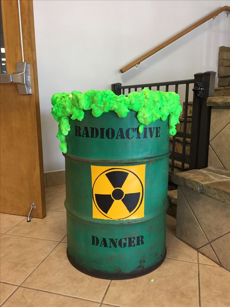 Life Science Decorations, Mad Science Halloween Decor, Area 51 Halloween Decorations, Halloween Science Decor, Science Props Diy, Mad Scientist Bulletin Board, Sci Fi Halloween Decorations, Radioactive Decorations, Haunted Science Lab