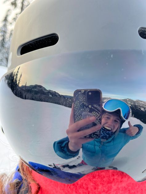 Skiing Selfie, Ski Selfie, Skiing Photos, Winter Poses, Snowboarding Goggles, Apres Ski Outfits, Ski Pictures, Ski Glasses, Snow Boarding