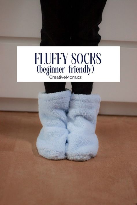 Fleece Diy, Cozy Slippers Boots, Soft Dolls Handmade, Sewing Slippers, Fleece Sewing Projects, Kids Clothes Diy, Fleece Socks, Fabric Crafts Diy, Diy Slippers