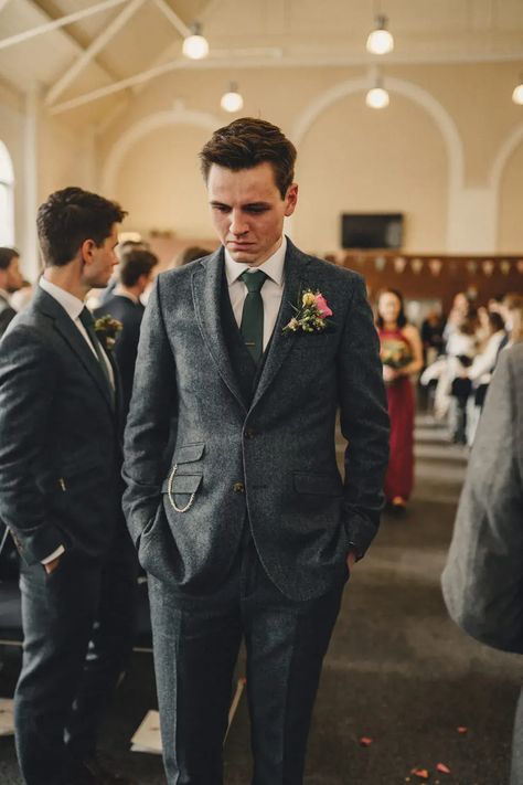 Fifty shades of grey wedding suit ideas from Rock My Wedding grooms including, pale grey, mid-grey, charcoal, check and blazers. Charcoal Grey Suit Wedding, Charcoal Groomsmen, Gray Tweed Suit, Wedding Suit Ideas, Grey Wedding Suit, Mens Charcoal Suit, Charcoal Wedding, Beach Wedding Groom, Tweed Wedding