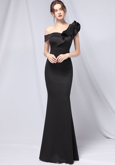 Bodycon Evening Gown, Off Shoulder Black Gown, Long Onepiece Dresses, Black Evening Dress Classy, Black Off Shoulder Gown, Black Evening Dress Elegant, Dresses For Broad Shoulders, Event Dresses Classy, Evening Dresses Classy