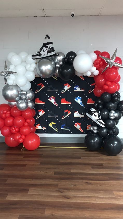 Sneaker Sweet 16 Party, Sneaker Backdrop, 50th Birthday Sneaker Ball, Diy Sneaker Ball Decorations, Sneaker Ball Balloon Arch, Sneaker Birthday Party Ideas Decoration, Sneakers Birthday Theme, Sneaker Ball Photo Shoot, Sneaker Ball Table Decor