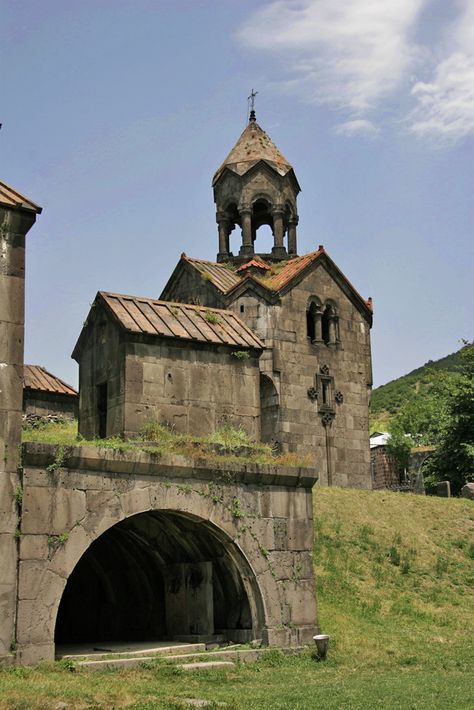 Haghpat, Armenia Photo by: Hayk Melkonyan Irish Architecture Traditional, Old European Buildings, Eastern European Architecture, Landscape Photo Reference, Architecture Reference Photo, Ancient Buildings Architecture, Irish Architecture, Architecture Photography Buildings, Ancient Monuments