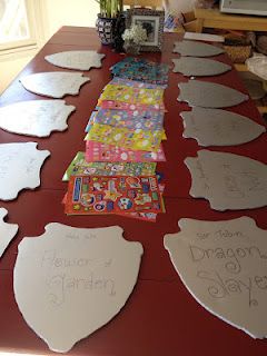 Decorating shields and other knight party ideas. [Ethan's 6th birthday party] Viking Theme Party, Knight Party Ideas, Dragons Birthday Party, Brave Birthday Party, Knight Birthday Party, Zelda Party, Castle Party, 6th Birthday Party, Zelda Birthday