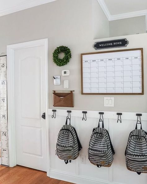 5 Family Command Center Ideas - Organized-ish by Lela Burris Ingangs Decor, Home Command Center, Entryway Decor Small, Decor Eclectic, Drop Zone, Entryway Storage, Florida Living, Farmhouse Decoration, Hus Inspiration