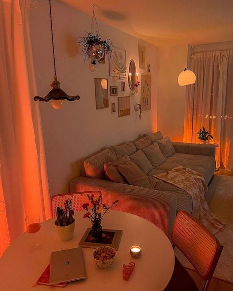 My Homely Decor | @interiorsari has such a cozy home ✨🧡🕯️ - #diningtable #diningarea #vintagehomedecor #modernvintage #bookcorner #interiør #scandi… | Instagram Mini Studio Apartment Ideas, Townhome Decor, Homely Decor, Minimalist Fashion Aesthetic, Cozy Apartment Decor, Room Revamp, Vintage Apartment, Cute Apartment, Dream Apartment Decor