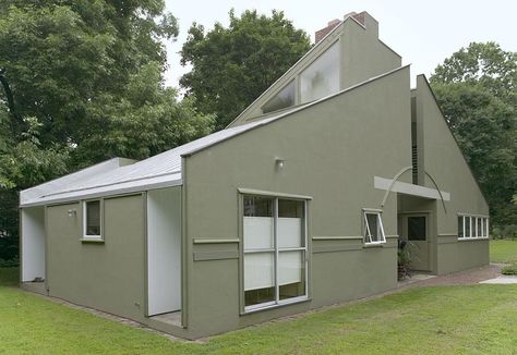 vanna venturi house_usa_1964_robert venturi Vanna Venturi House, Denise Scott Brown, Robert Venturi, Postmodern Architecture, 3 Storey House, Post Modern Architecture, 3 Storey House Design, Scott Brown, Modern Architecture House