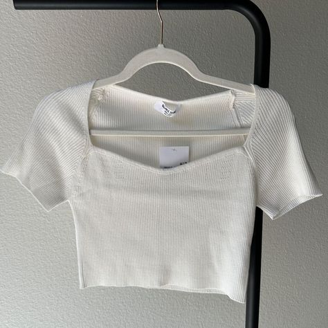 Forever 21 Tops | Nwt Forever 21 White Sweater Crop Top | Color: White | Size: L Cute Crop Top Sweaters, White Fitted Top, White Crop Top Aesthetic, How To Style White Crop Top, Forever 21 Clothes, Crop Tops Aesthetic, Crop Tops Outfits, White Crop Top Outfit, Clothes Shein