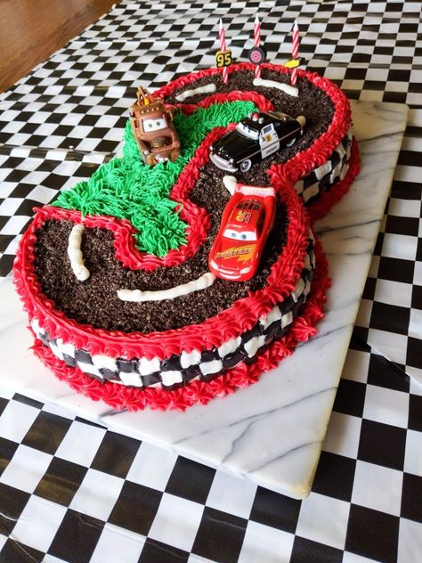 Lightning Mcqueen Sheet Cake, Light Mcqueen Cake, Lightning Mcqueen Buttercream Cake, Disney Car Birthday Cake, Buttercream Cars Cake, Lightning Mcqueen 1st Birthday Cake, Cars Cake Diy, Diy Cars Birthday Cake, Diy Disney Cars Cake