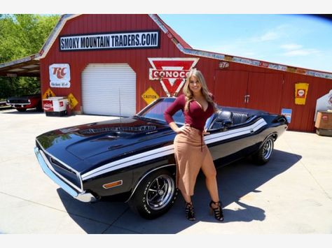 Muscle Cars Women, 1971 Dodge Challenger, Cars Women, Mopar Girl, Combi Volkswagen, Dodge Muscle Cars, Mopar Cars, Mopar Muscle Cars, Mopar Muscle